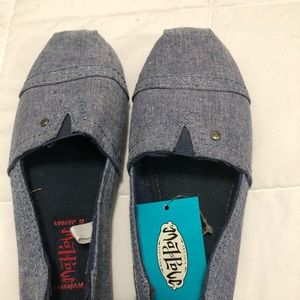 Girls denim canvas shoes size 2